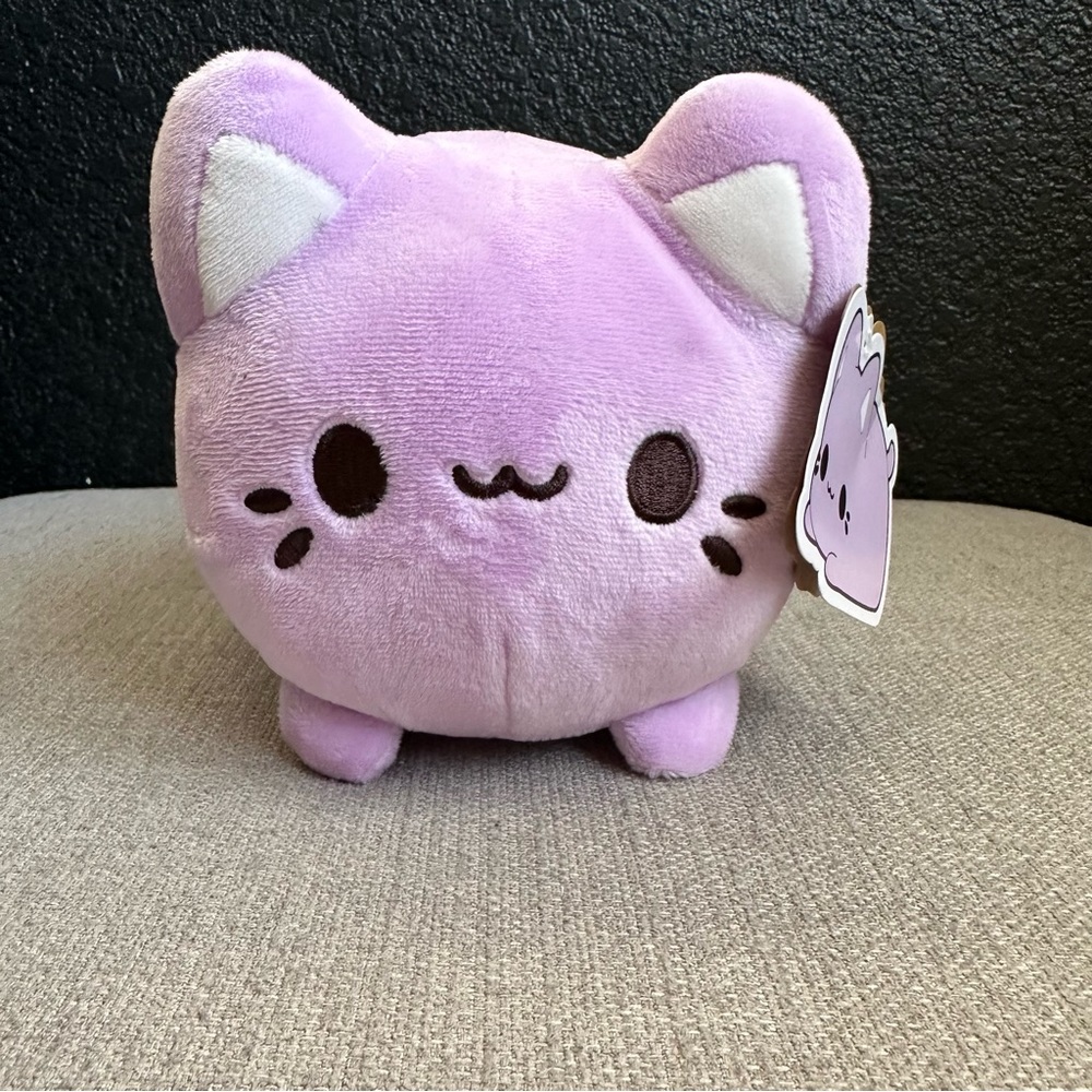 NWT Taro Meowchi Plush tasty peach